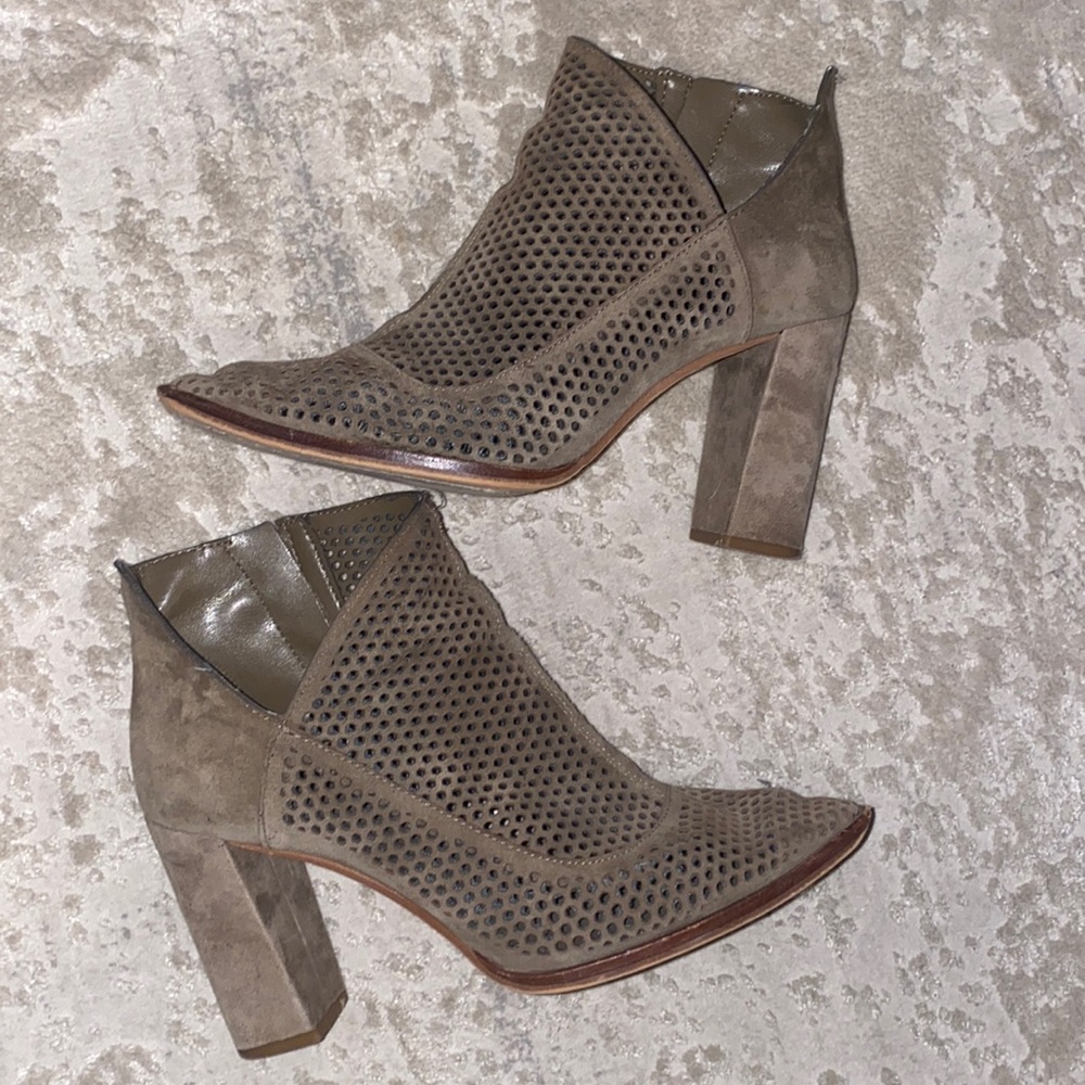Vince Camuto Levesna. Womens size 7.